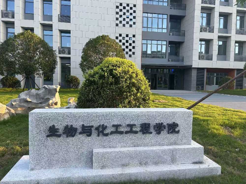 贺兰县扬州职业大学体育场高杆灯项目